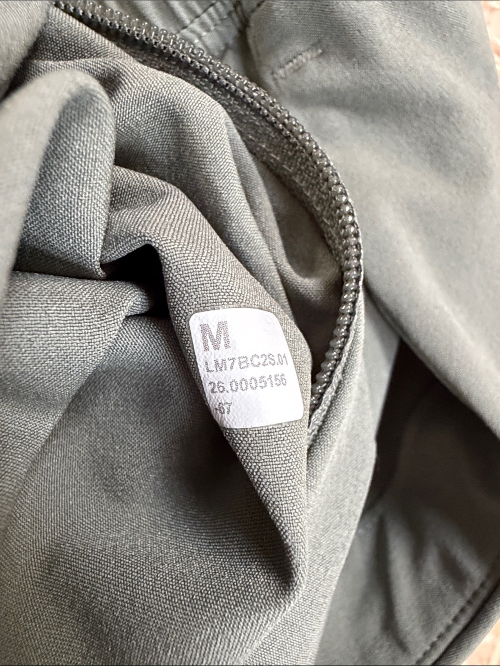 Lululemon Pacebreaker 5” Short in Olive Green (M) - Picture 4 of 4